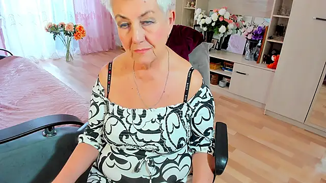 HotandMature online show from April 13, 8:48 am