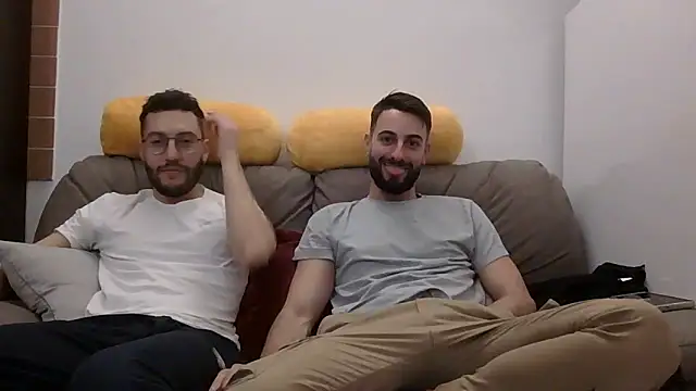 Amicisegreti online show from February 19, 9:35 pm