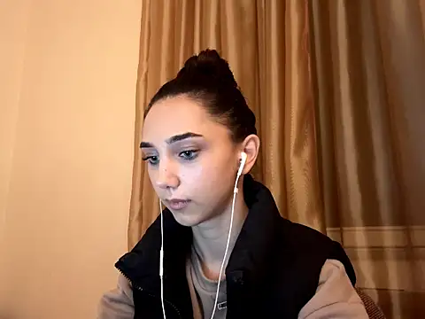 LinaMour online show from October 3, 10:15 pm