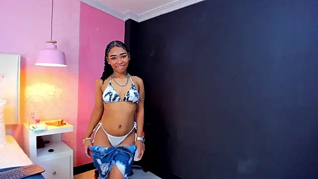 SkylerBloomm online show from October 19, 3:52 am