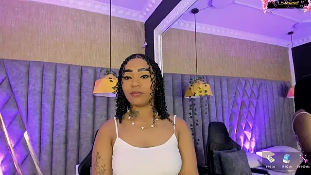 SkylerBloomm online show from April 1, 4:13 am