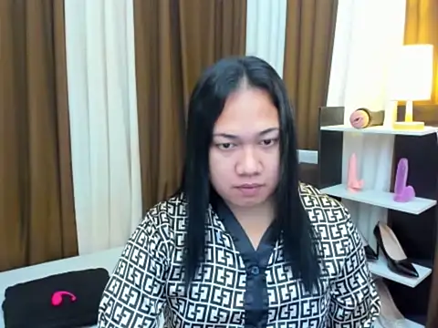 TsUncutKaren online show from October 17, 3:59 pm