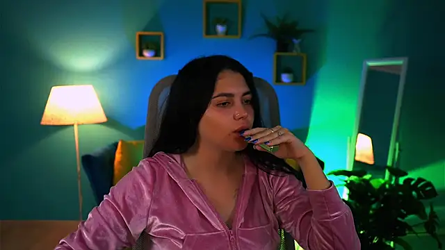 NaomiWilsons online show from October 30, 1:45 pm