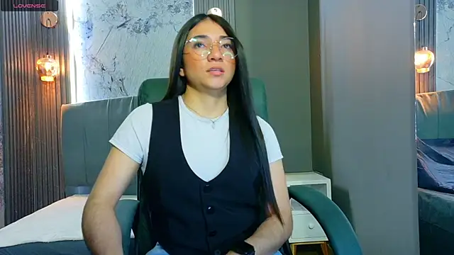 Aurora jones11 online show from October 6, 3:45 am