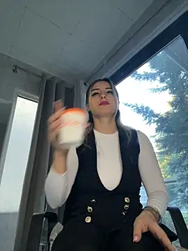 Ella Vee online show from September 18, 4:44 am