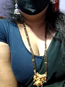 luci-queen online show from October 5, 3:06 pm