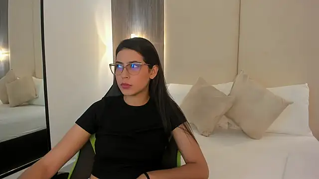 desireee  online show from January 14, 12:10 pm