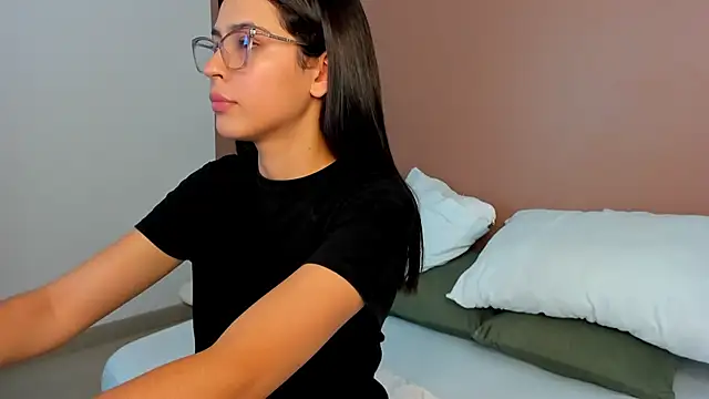 desireee  online show from September 18, 12:58 pm