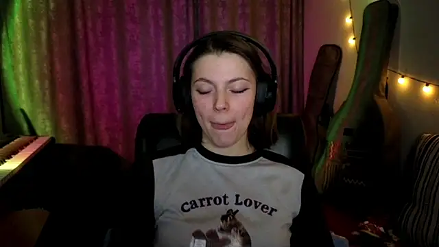 CutieAnny online show from March 3, 8:15 pm