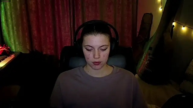 CutieAnny online show from April 6, 8:32 pm