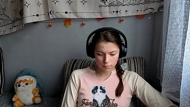 CutieAnny online show from November 19, 4:23 am