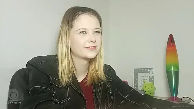 LydiaYoung online show from October 13, 6:10 pm