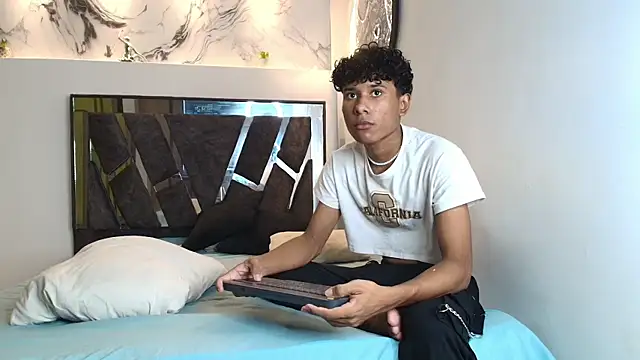 LONDON BOYS1 online show from November 11, 1:12 am