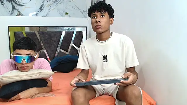 LONDON BOYS1 online show from November 14, 1:27 am