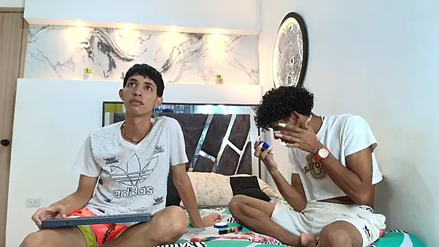 LONDON BOYS1 online show from October 24, 1:34 am