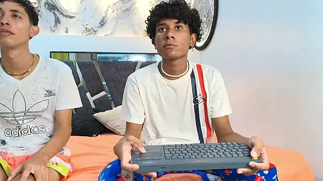 LONDON BOYS1 online show from October 13, 2:36 am