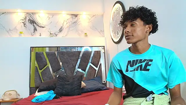 LONDON BOYS1 online show from October 4, 2:28 am