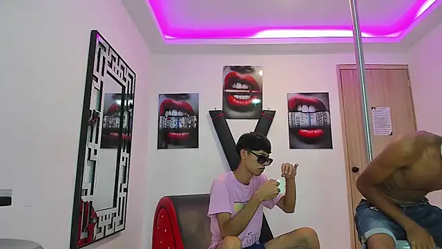 LONDON BOYS1 online show from September 12, 7:29 am