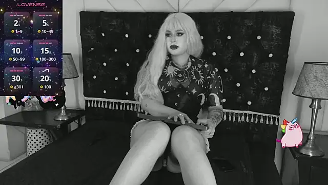 Madamexravenx online show from September 20, 8:18 pm