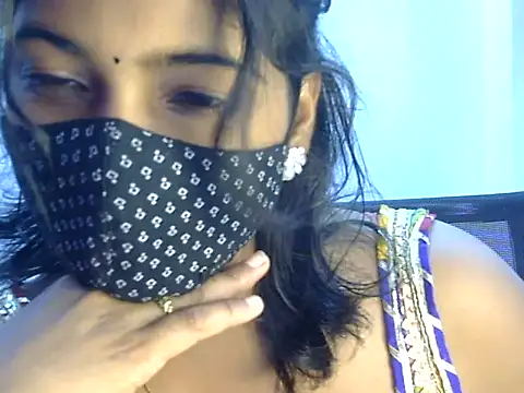 Hott Noor online show from November 6, 5:30 pm