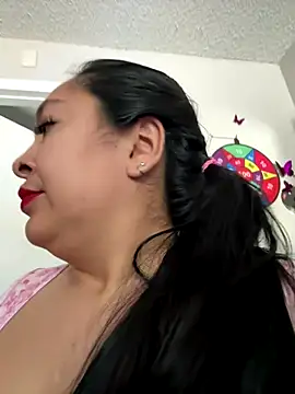 latina curvy22 online show from September 12, 9:55 pm