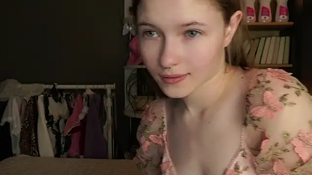 LynHillaire online show from February 7, 11:36 am