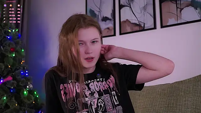 LynHillaire online show from December 15, 11:37 am