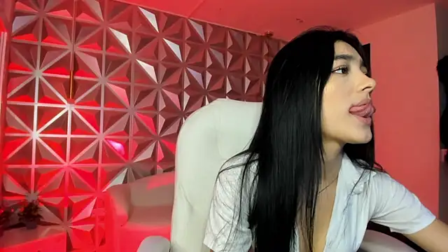 zoerouse  online show from January 13, 9:19 pm