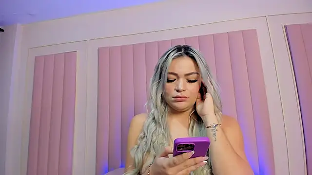 milaowens online show from September 27, 12:23 pm