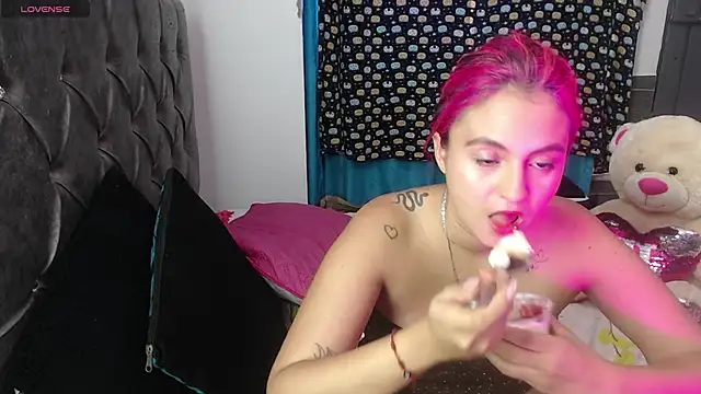 EmilyCoy  online show from March 18, 5:40 pm