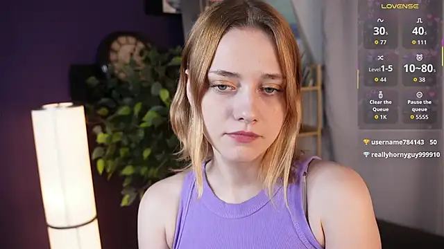 HollieCollelo online show from October 2, 3:33 am