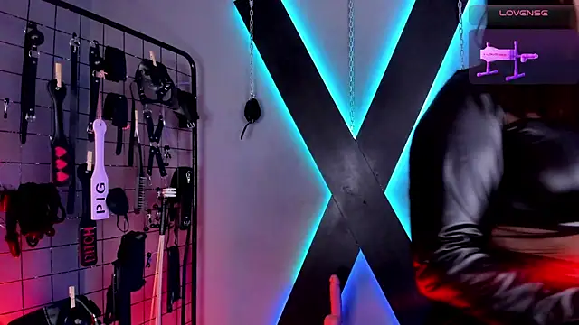 MissAlix Mia bdsm online show from November 24, 7:05 pm