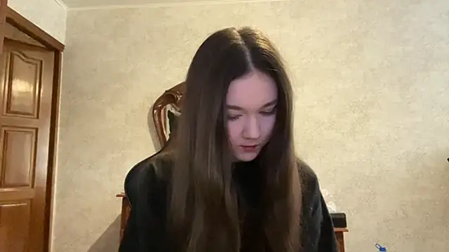 Pikmigirl18 online show from September 12, 1:40 pm