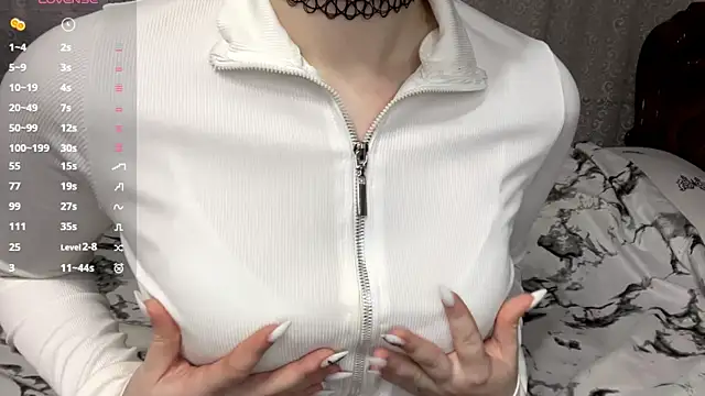 Pikmigirl18 online show from October 30, 11:22 am