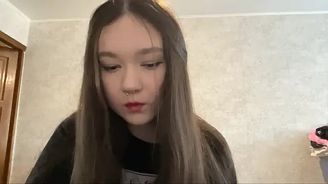 Pikmigirl18 online show from September 10, 1:33 pm