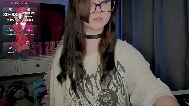 hornyprincess19 online show from June 3, 4:45 pm
