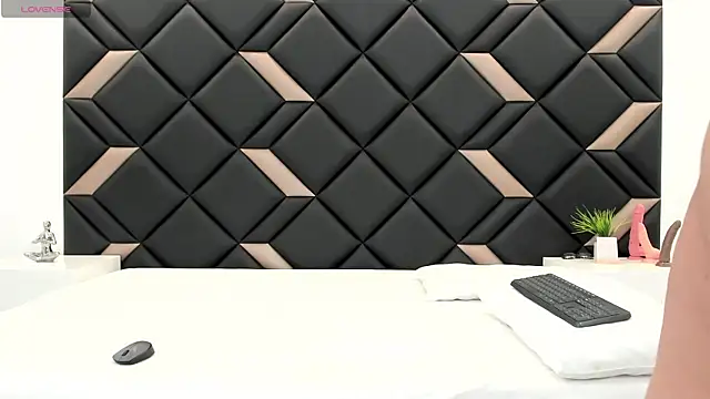 GeraldineSandoval online show from April 17, 12:18 pm