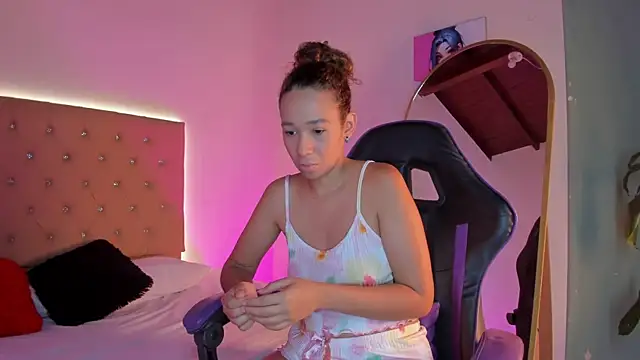 JennyLawrence online show from November 11, 9:23 pm