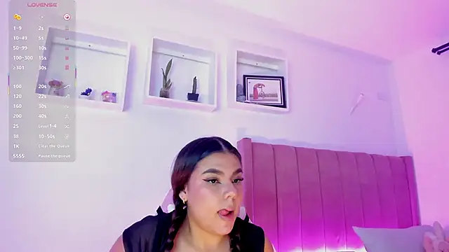 AliceThundeer online show from September 24, 4:22 am