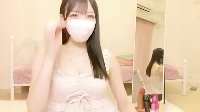 roachan  online show from March 3, 1:28 pm