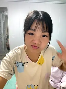 Emlyly-18 online show from October 18, 4:04 am