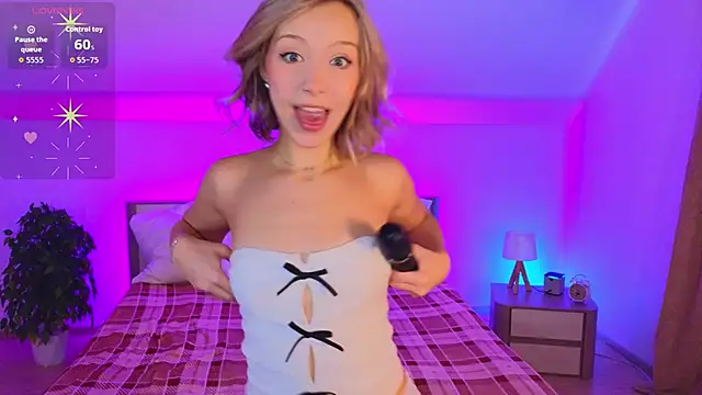 LumMina online show from March 25, 9:56 am