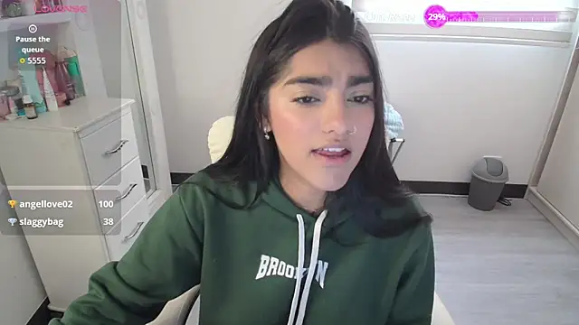 amarasilk  online show from December 18, 6:23 pm