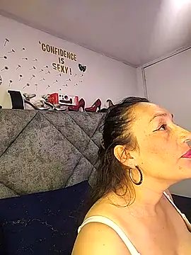 Shantey Laurent online show from March 29, 1:43 pm