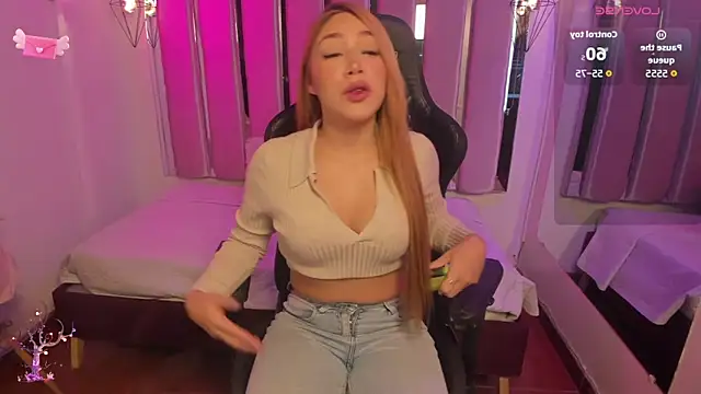 Issa Moon  online show from October 7, 12:09 pm