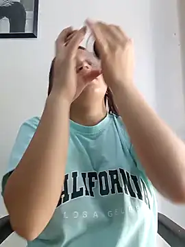 Shell Latina online show from December 2, 1:46 pm