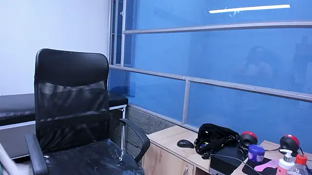 LeilaSmith  online show from January 17, 12:23 pm