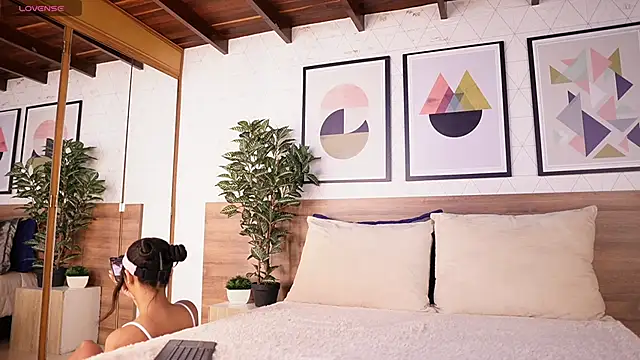 VictoriaShelby online show from April 9, 11:37 am