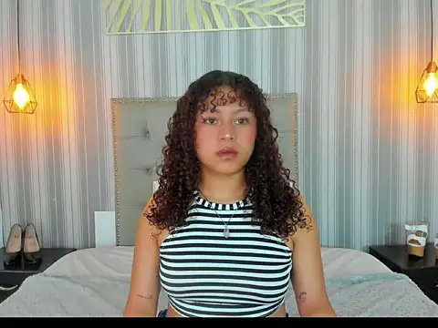 Sofiapassionne online show from June 4, 1:48 pm