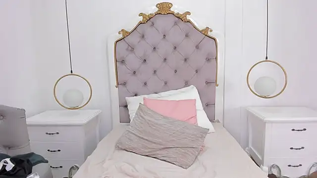 Skylerwhite02 online show from March 10, 4:16 am